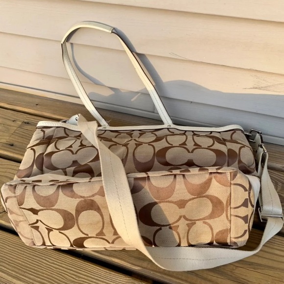 Coach Over The Shoulder Over Night Bag - Picture 6 of 8